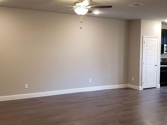 3rd image of 4921 Sanger Circle Dr