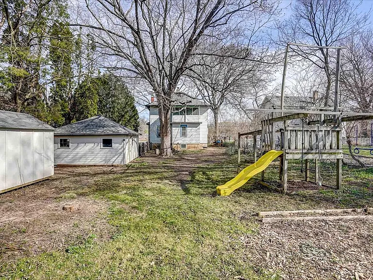 513 Troy Dr — Photo 35