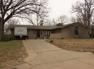 422 Beechwood Rd, Salina, KS 67401