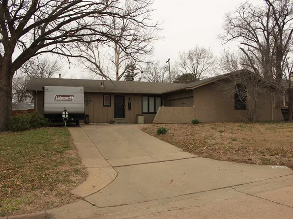 422 Beechwood Rd, Salina, KS 67401