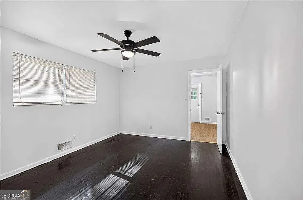 3 bed, 1.5 bath, 1226 sqft, $2,300 — Photo 3