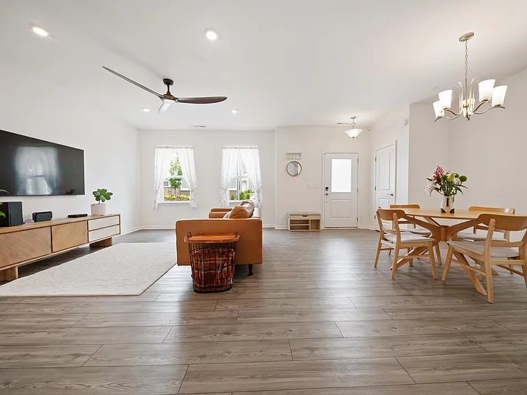 301 Ribbon Rail St — Photo 7