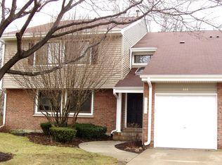 988 Hidden Lake Dr, Buffalo Grove, IL 60089