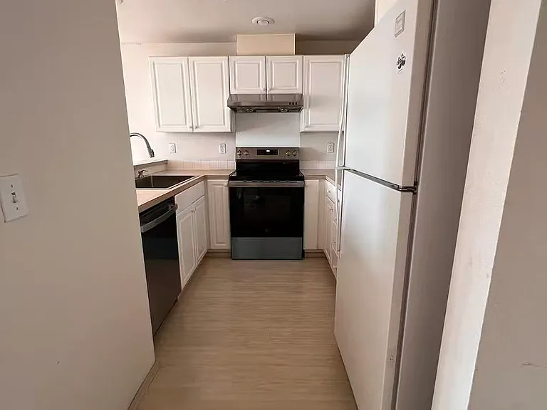 1160 Monroe Ave NE #D5 — Photo 5