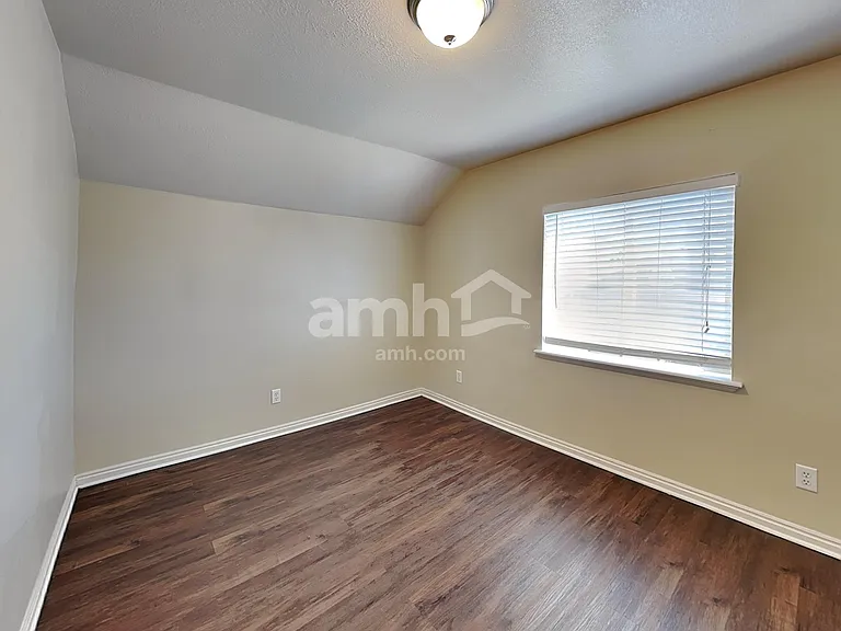 1444 S 50 W — Photo 14