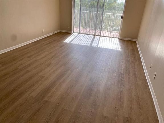 3rd image of 470 Executive Center Dr APT 4M