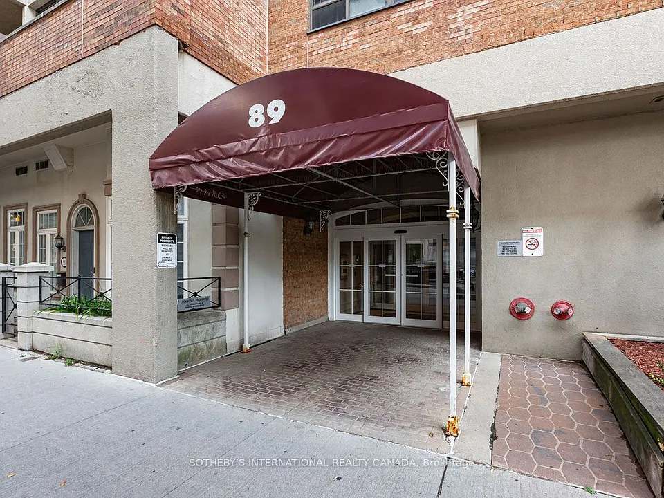 89 McCaul St #520