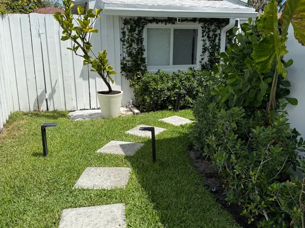 240 Cornell Dr, Lake Worth, FL 33460