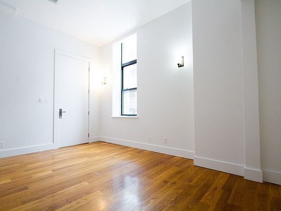 5th image of 950 Willoughby Ave #305B