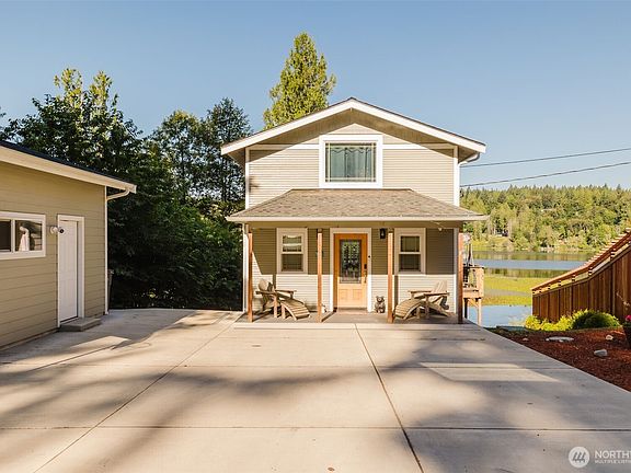 4th image of 8022 Long Lake Road SE