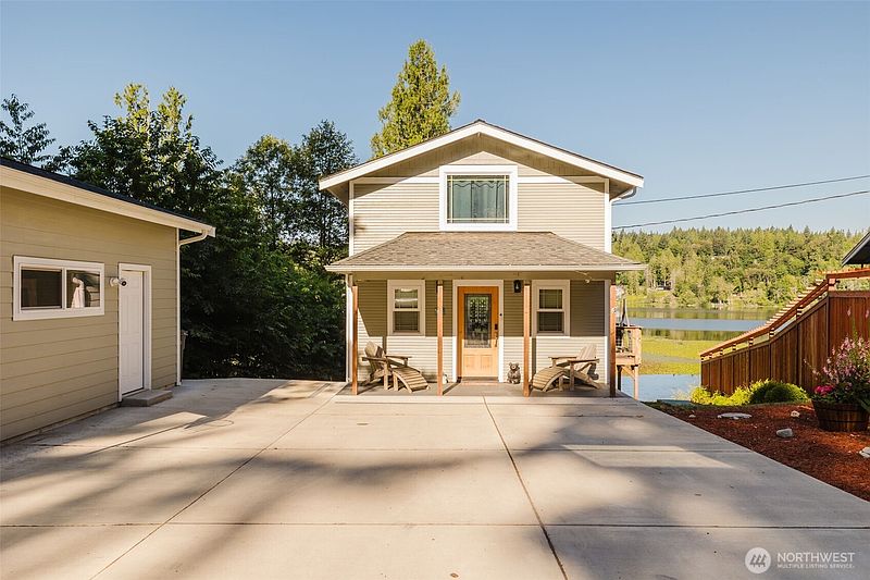 4th image of 8022 Long Lake Road SE