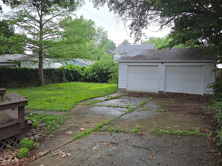 1126 Allison Ave — Photo 4
