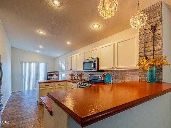 5th image of 6366 S Wheaton Dr