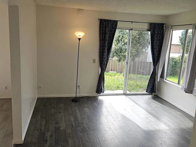 271 N Ventura Rd #293 — Photo 2