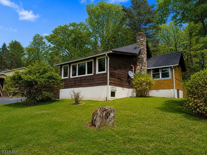 2nd image of 18 Wallkill Dr