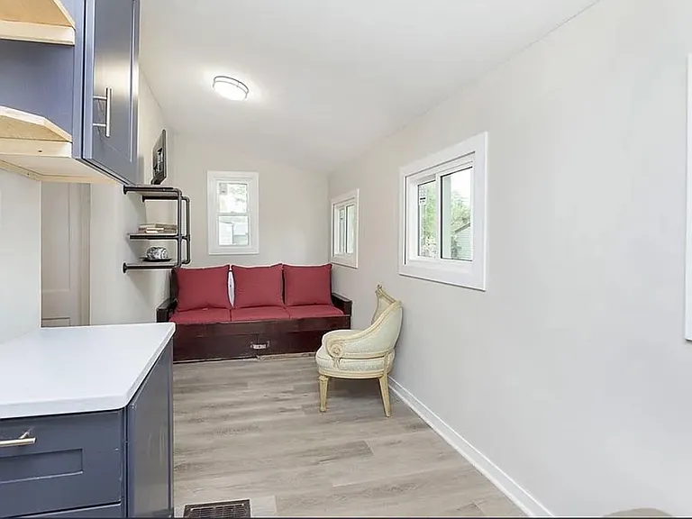 1435 W 28th St — Photo 9