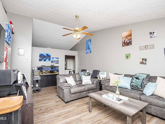 5th image of 4812 Katia Ln