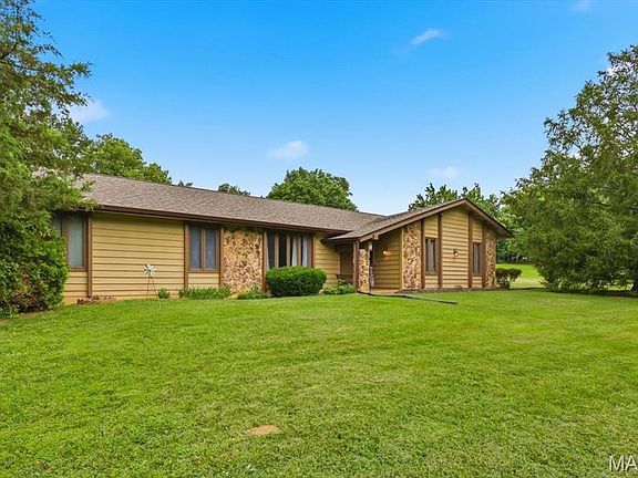 2nd image of 15 Whitewood Ct