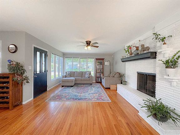 3rd image of 150 Parkview Ln