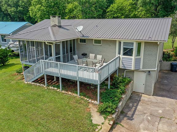 5th image of 205 McClure Dr