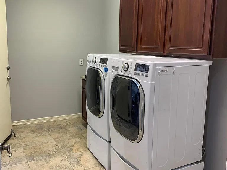 2219 E Wisteria Dr — Photo 36