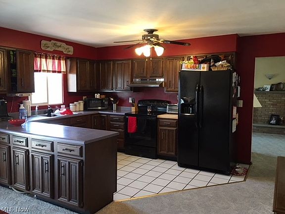 2nd image of 370 Chapman Dr W