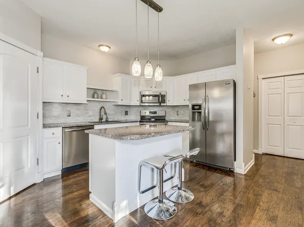 425 Hickory Ln N, Oakdale, MN 55128