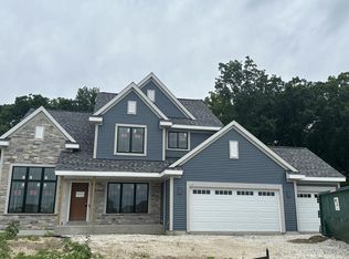 114 Retzer View Ct, Waukesha, WI 53188