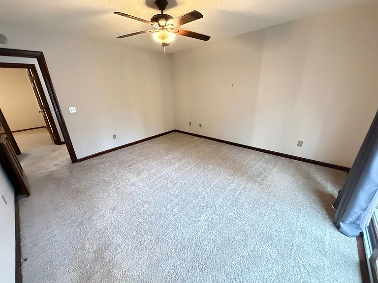 120 Elizabeth St — Photo 14