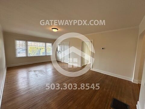 5th image of 4454 SE Milwaukie Ave