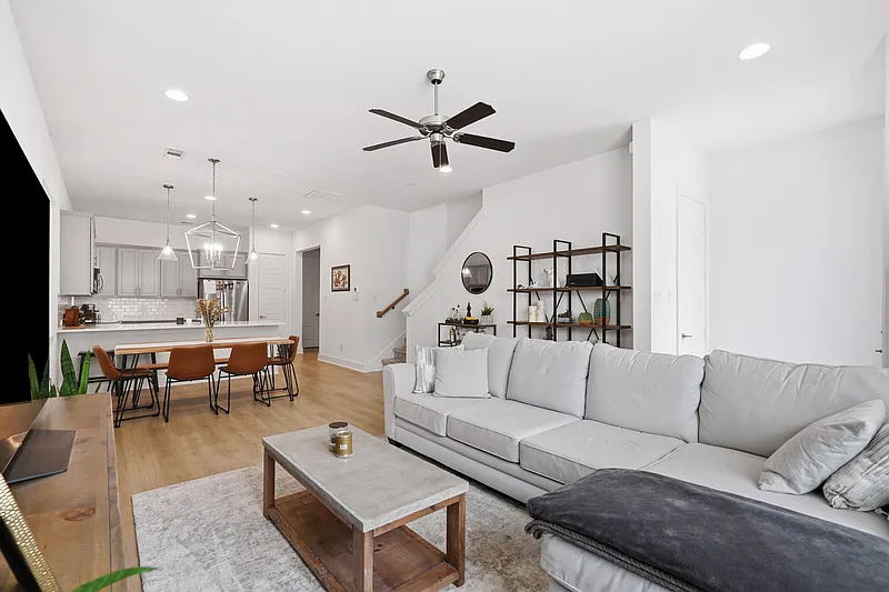 3 bed, 2.5 bath, 1900 sqft, $2,800 — Photo 4