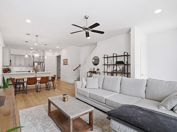 4th image of 2817 Stanley Ave #1