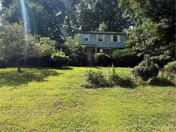 734 Heathergate Dr, Pittsburgh, PA 15238