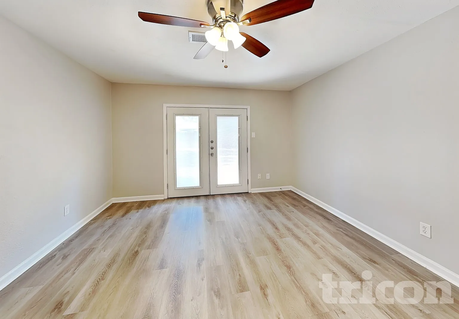 1803 Westcrest Drive Arlington TX — Photo 2