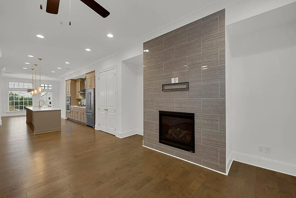 3 bed, 3.5 bath, 2285 sqft, $4,500 — Photo 4