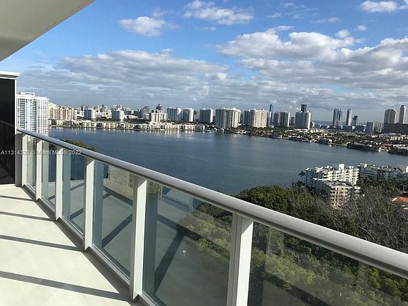 3rd image of 16385 Biscayne Blvd Unit 2517
