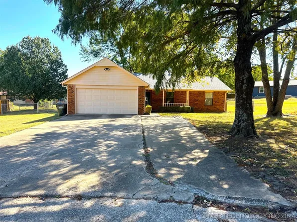 301 Ashwood Cir, Henryetta, OK 74437