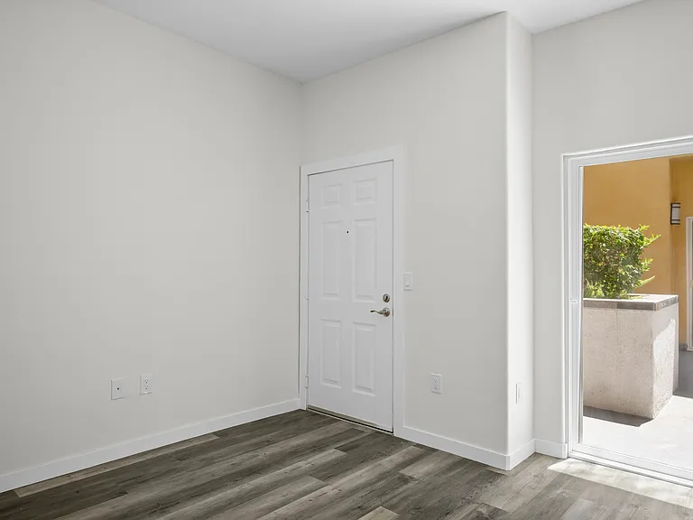 5521 Kester Ave #23 — Photo 4