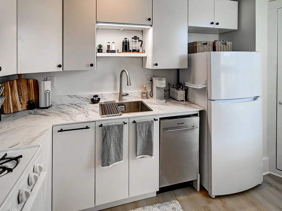 731-733 Jenifer St