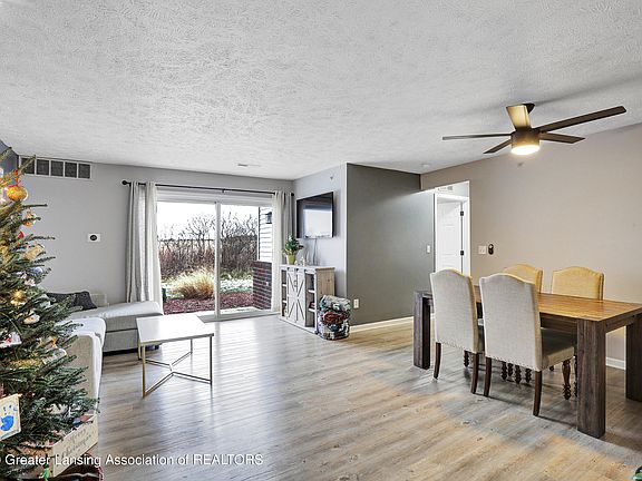 3rd image of 608 Carom Cir #8
