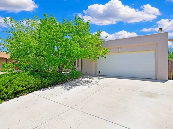 2167 Chamisos Ct, Santa Fe, NM 87505