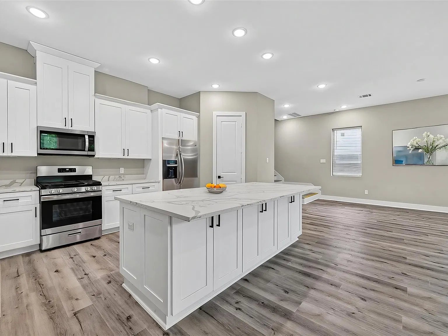 3 bed, 2.5 bath, 2222 sqft, $2,650 — Photo 4