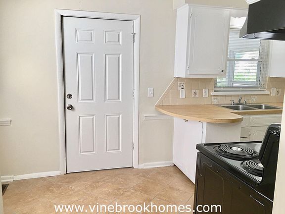 5th image of 3397 Dresden St