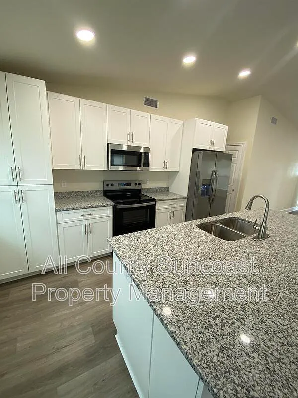 3 bed, 2.0 bath, $2,895 — Photo 3
