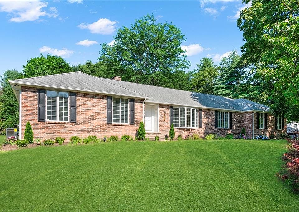1st image of 85 Deerfield Dr