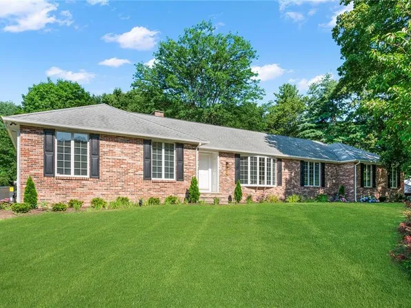 85 Deerfield Dr, East Greenwich, RI 02818