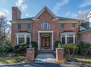97 Store Hill Rd, Old Westbury, NY 11568