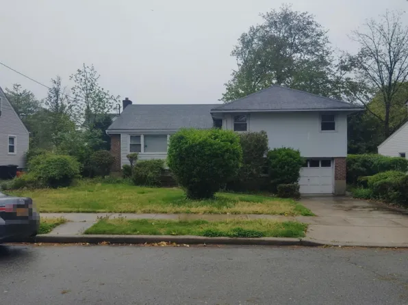 1017 Hampton Dr, West Hempstead, NY 11552