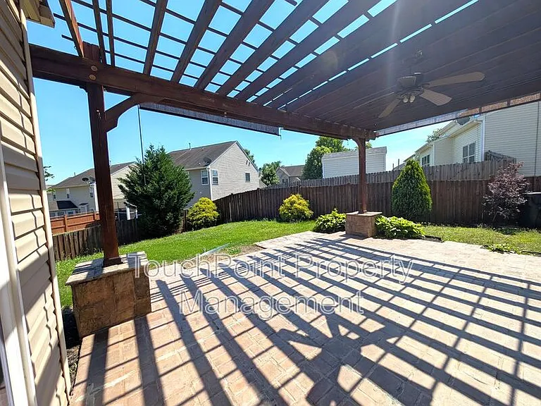 209 Weavers Glenn Pl — Photo 35