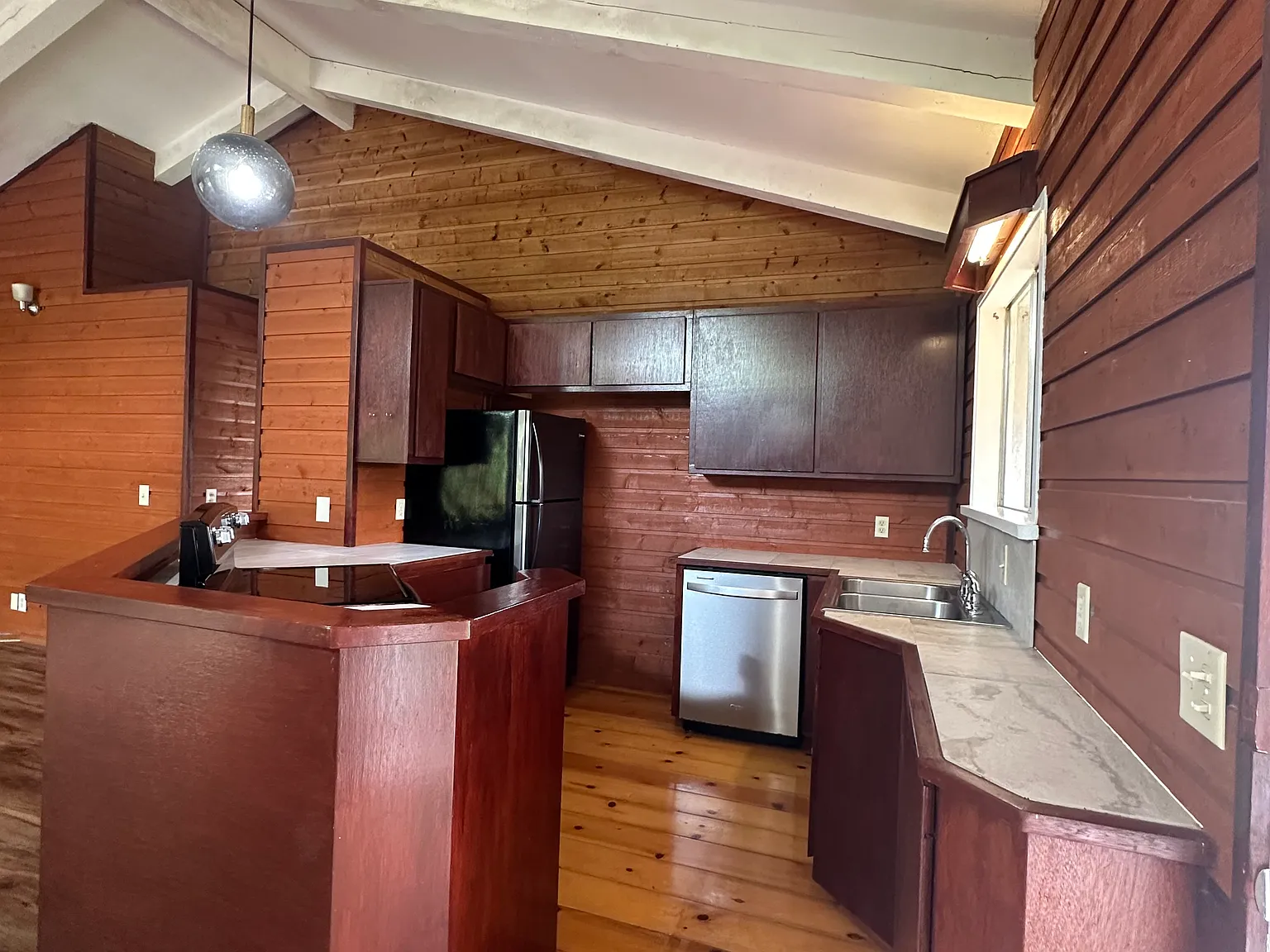 2 bed, 750 sqft, $1,900 — Photo 2
